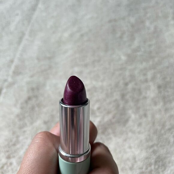 Clinique Berry Licious Long Last Soft Matte Lipstick Full Size - Picture 2 of 3